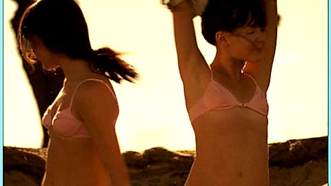 Pic: Emma Lung in Peaches (2004)