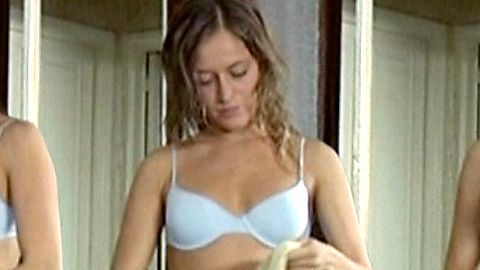 Pic: Marta Larralde in León y Olvido (2004)