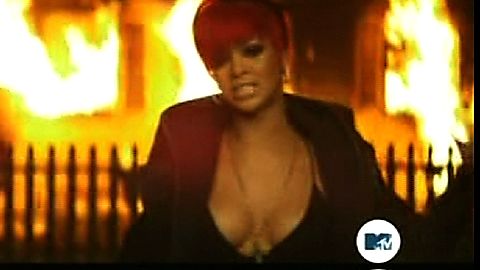 Pic: Rihanna  in Eminem: Love the Way You Lie (2010)
