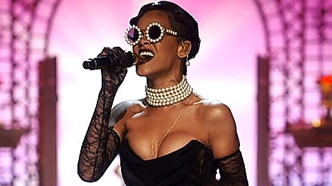 Pic: Rihanna  in The Victoria's Secret Fashion Show 2012 (2012)