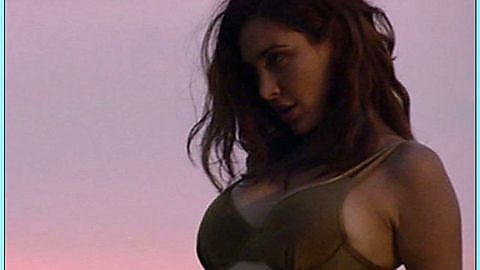 Pic: Lisa Ray in Ball & Chain (2004)
