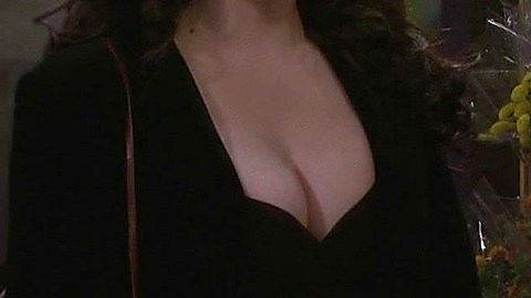 Pic: Kat Dennings in 2 Broke Girls
