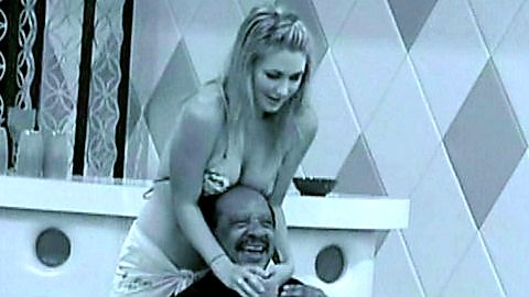 Pic: Andrea Lowell in The Surreal Life (2003)