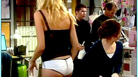 Pic: Molly Stanton in Twins (2005)