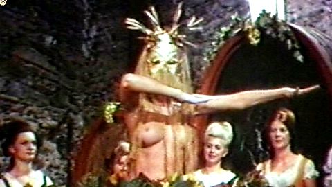 Pic: Caterina Alt in Alle dame del castello piace fare solo quello (1969)