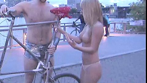 Pic: Sara Jean Underwood in Attack of the Show!