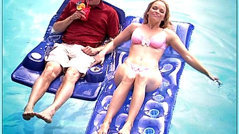 Pic: Lauren Bowles in Arrested Development (2003)