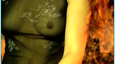 Pic: Sharon Zundel in Conejo en la luna (2004)
