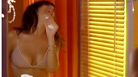 Pic: Géraldine Nakache in Comme t'y es belle! (2006)