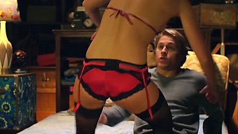 Pic: Lizzy Caplan in 3, 2, 1... Frankie Go Boom (2012)