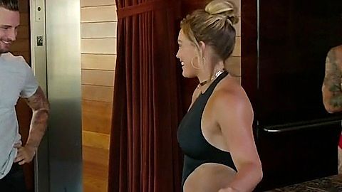 Pic: Hilary Duff in Younger (2015)