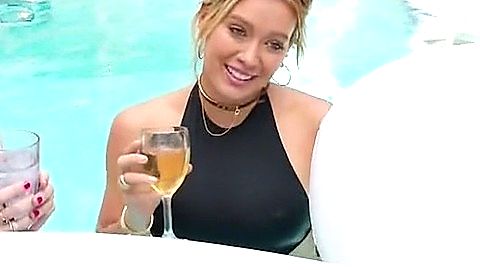 Pic: Hilary Duff in Younger (2015)