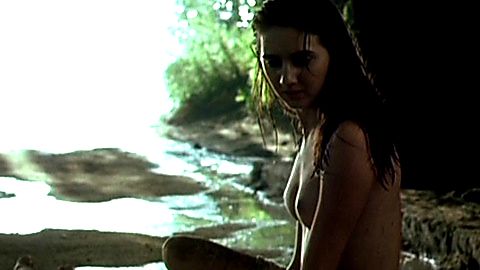 Pic: Hannah Taylor-Gordon in L' educazione fisica delle fanciulle (2005)