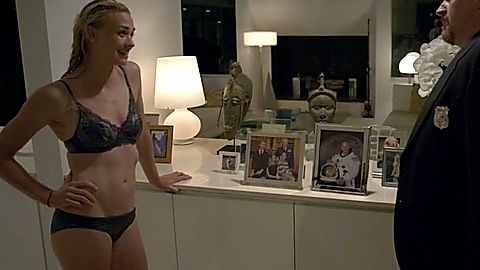Pic: Yvonne Strahovski in Louie