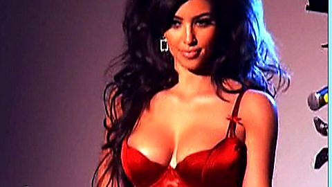 Pic: Kim Kardashian in Keeping Up with the Kardashians (2007)