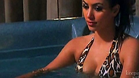 Pic: Kim Kardashian in Keeping Up with the Kardashians (2007)