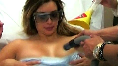 Pic: Kim Kardashian in Keeping Up with the Kardashians (2007)