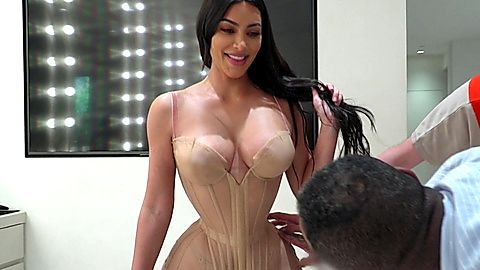 Pic: Kim Kardashian in Keeping Up with the Kardashians (2007)
