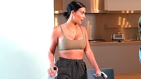 Pic: Kim Kardashian in Keeping Up with the Kardashians (2007)