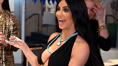 Pic: Kim Kardashian in Keeping Up with the Kardashians (2007)