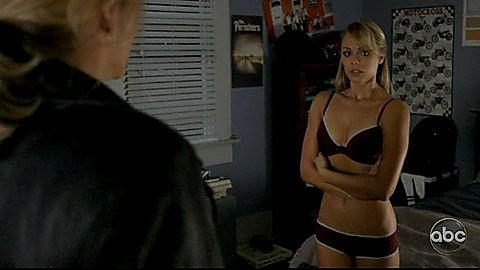 Pic: Laura Vandervoort in V (2009)