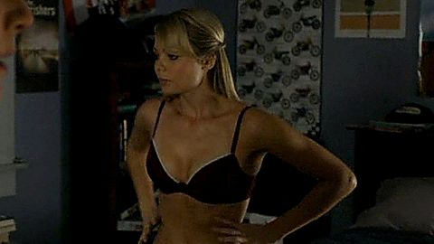 Pic: Laura Vandervoort in V (2009)