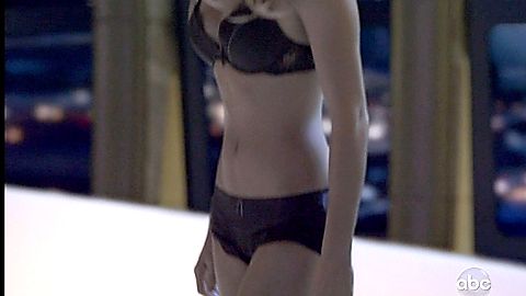 Pic: Laura Vandervoort in V (2009)