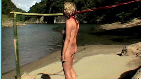 Pic: Veronica Sywak in Welcome to the Jungle (2007)