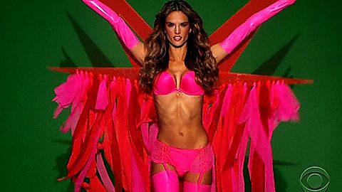Pic: Alessandra Ambrosio in The Victoria's Secret Fashion Show 2009 (2009)