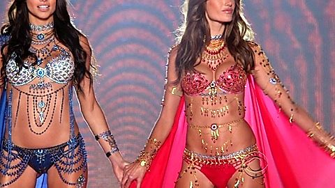 Pic: Alessandra Ambrosio in The Victoria's Secret Fashion Show 2014
