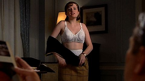 Pic: Elisabeth Moss in Mad Men (2007)