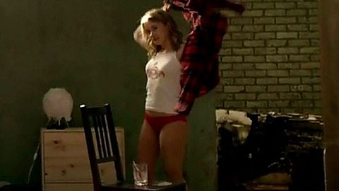 Pic: Olesya Rulin in Powers