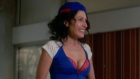 Pic: Lisa Edelstein in Girlfriends' Guide to Divorce (2014)