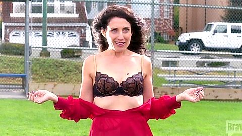 Pic: Lisa Edelstein in Girlfriends' Guide to Divorce (2014)