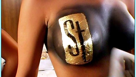 Pic: Molly Shea in Sunset Tan