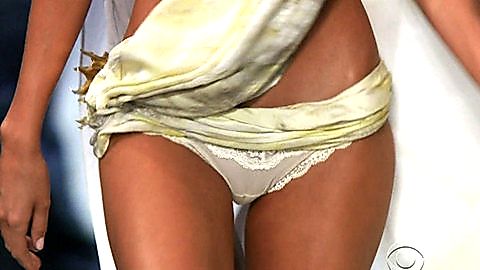 Pic: Miranda Kerr in Victoria's Secret Fashion Show 2008