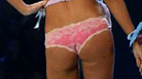 Pic: Miranda Kerr in The Victoria's Secret Fashion Show 2012 (2012)