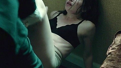Pic: Emily Browning in Legend (2015)