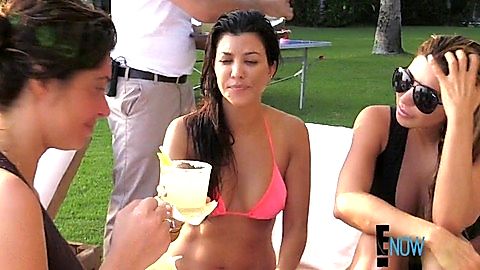Pic: Kourtney Kardashian in Keeping Up with the Kardashians (2007)