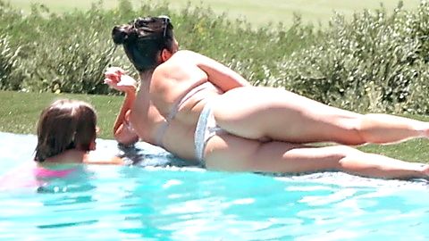 Pic: Kourtney Kardashian in Keeping Up with the Kardashians (2007)