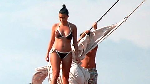 Pic: Kourtney Kardashian in Keeping Up with the Kardashians (2007)
