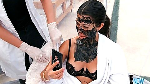 Pic: Kourtney Kardashian in Keeping Up with the Kardashians (2007)
