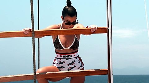 Pic: Kourtney Kardashian in Keeping Up with the Kardashians (2007)