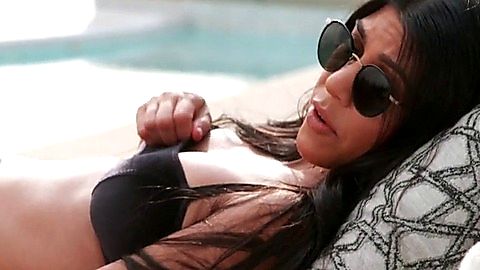 Pic: Kourtney Kardashian in Keeping Up with the Kardashians (2007)