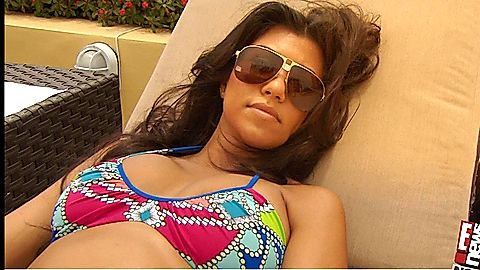 Pic: Kourtney Kardashian in Kourtney & Khloé Take Miami (2009)