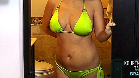 Pic: Kourtney Kardashian in Kourtney & Khloé Take Miami (2009)