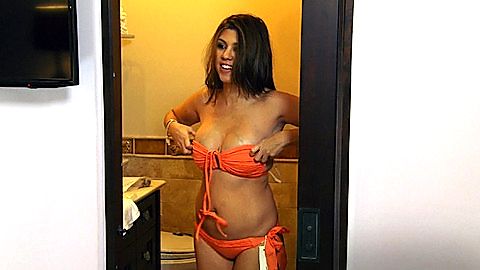 Pic: Kourtney Kardashian in Kourtney & Khloé Take Miami (2009)