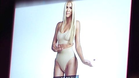 Pic: Khloe Kardashian in Keeping Up with the Kardashians (2007)