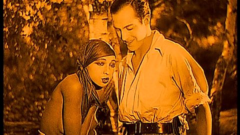 Pic: Josephine Baker in Siren of the Tropics (1927)