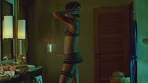 Pic: Kali Hawk in Couples Retreat (2009)